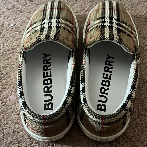 Burberry slip on sneakers gently worn with really no wear and tear - Picture 2 of 7